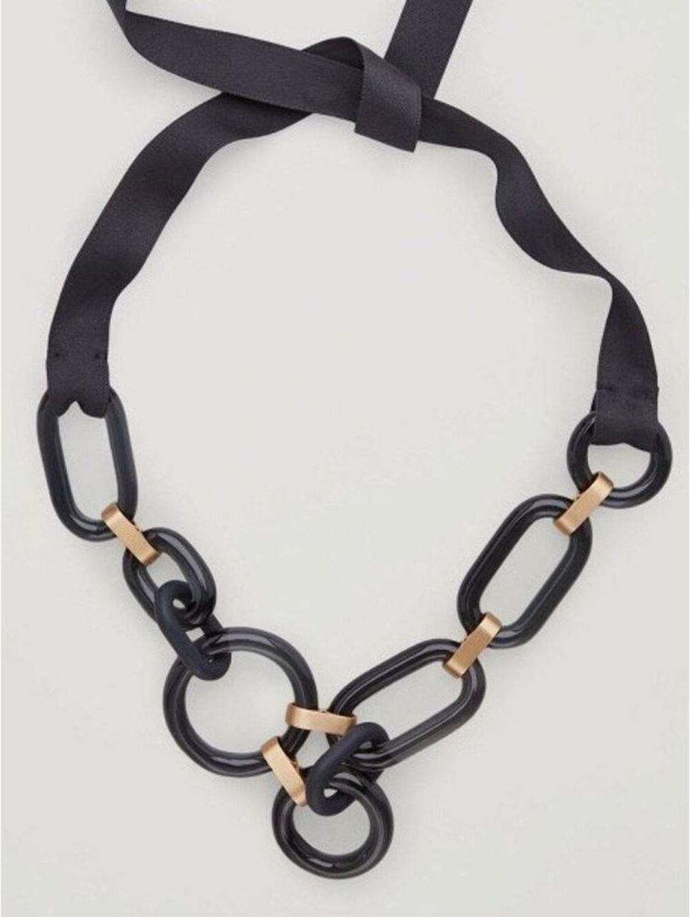 COS Interlock Circle Ribbon Necklace